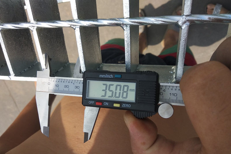熱鍍鋅鋼格板